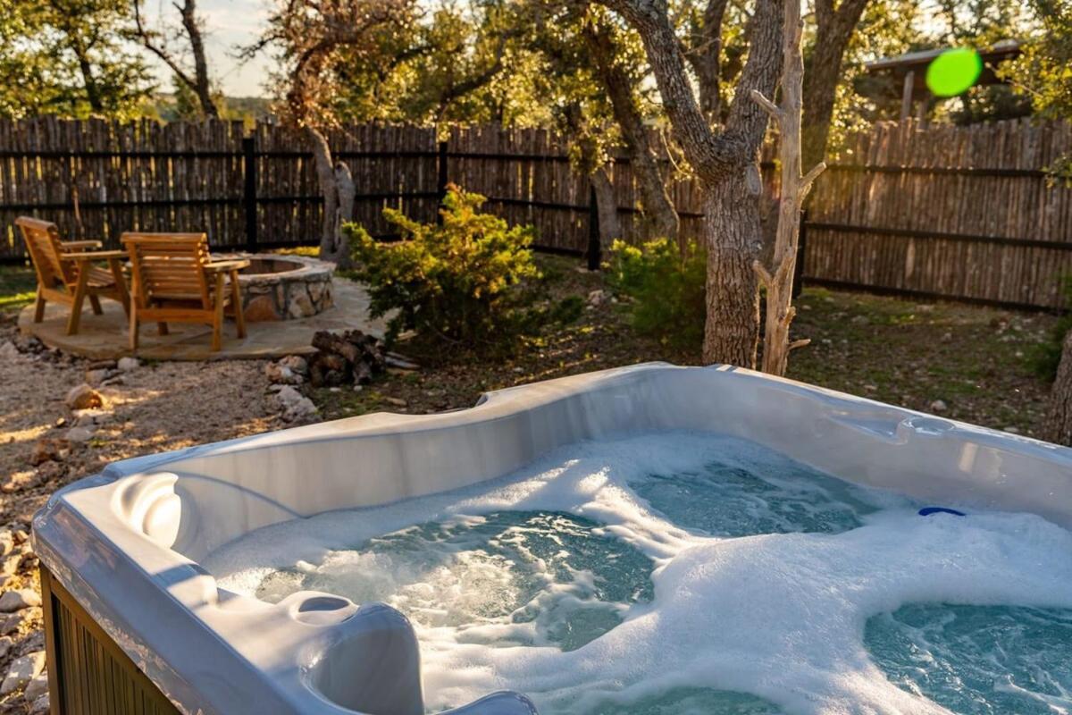 Rockin' R - Rustic Star Cabin Fredericksburg Exterior photo