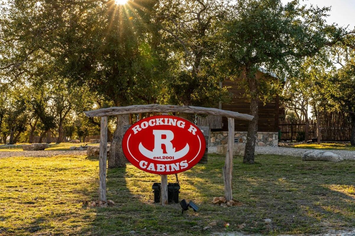 Rockin' R - Rustic Star Cabin Fredericksburg Exterior photo