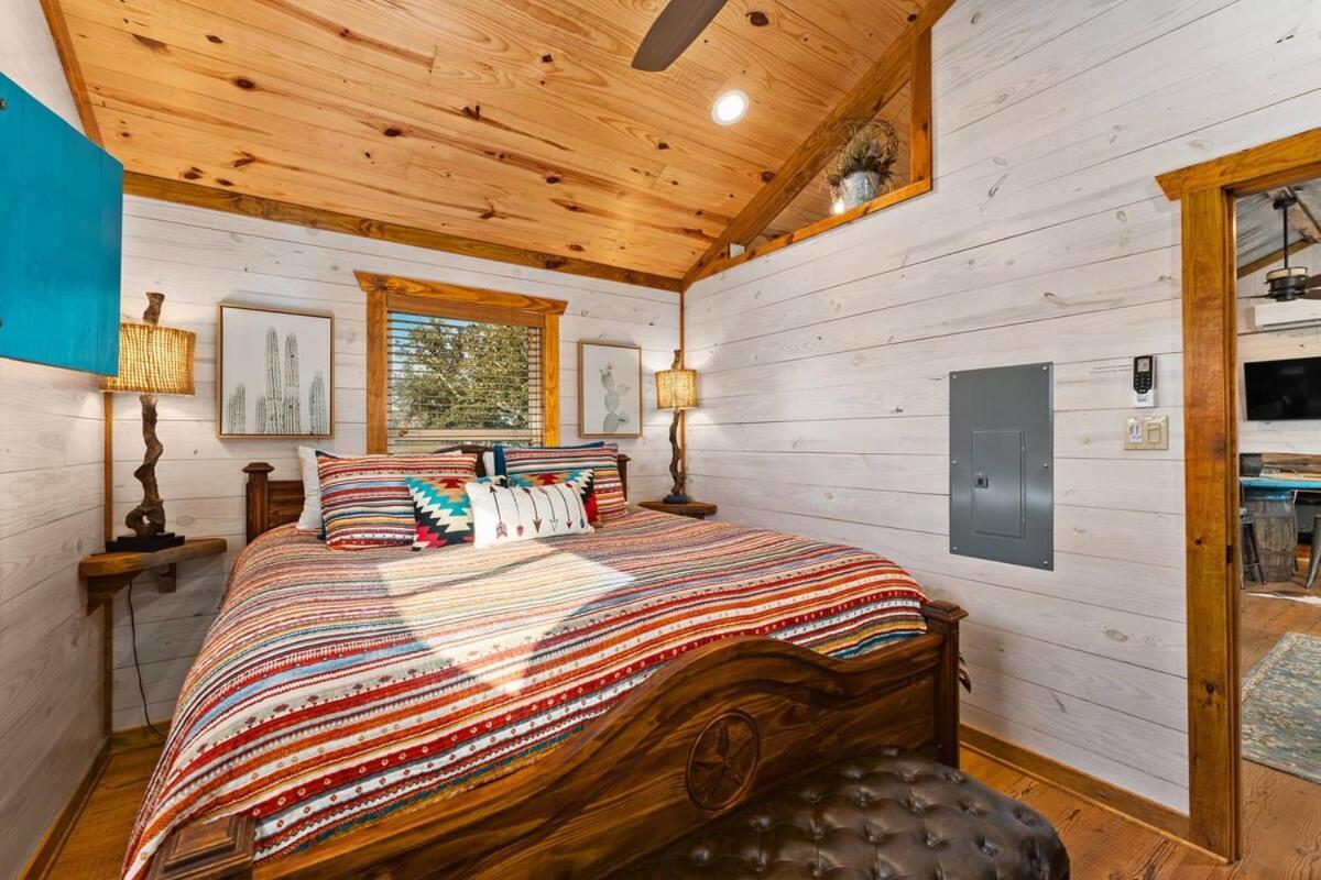 Rockin' R - Rustic Star Cabin Fredericksburg Exterior photo