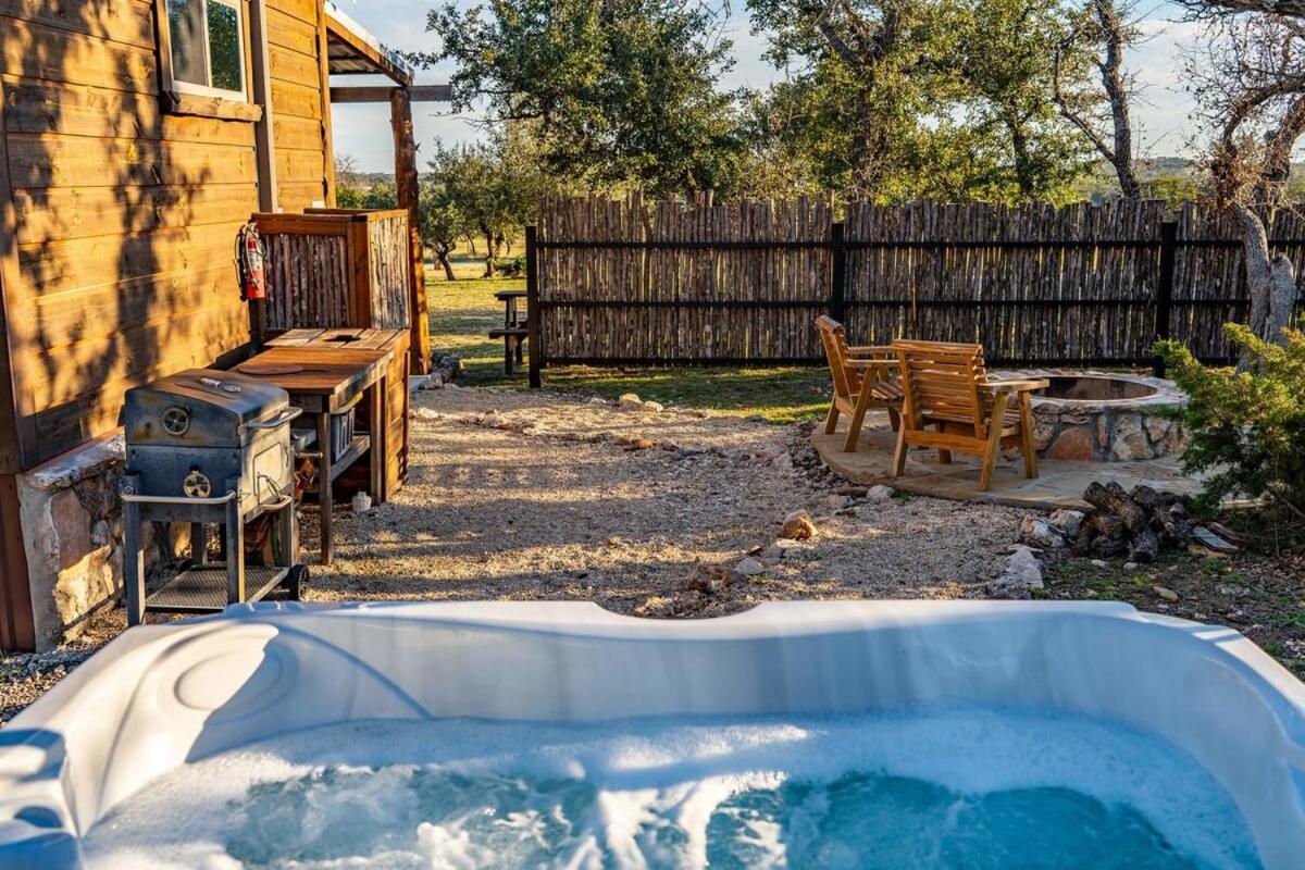 Rockin' R - Rustic Star Cabin Fredericksburg Exterior photo