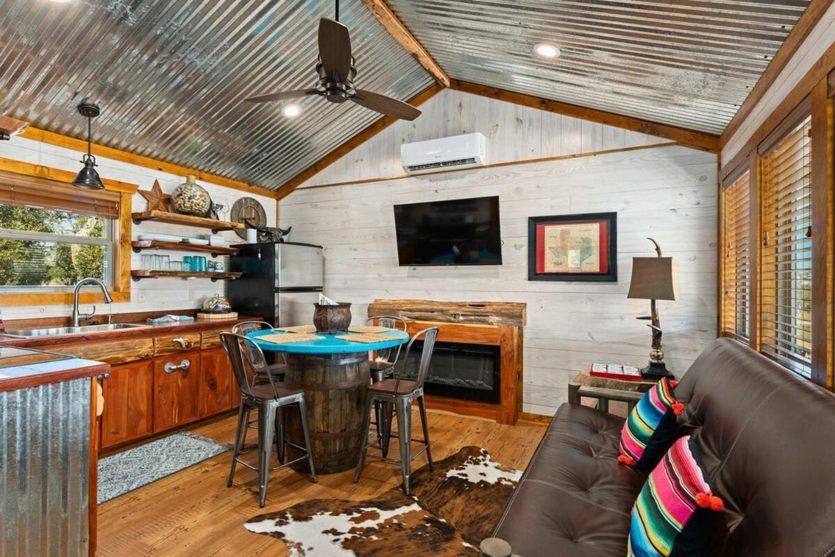 Rockin' R - Rustic Star Cabin Fredericksburg Exterior photo