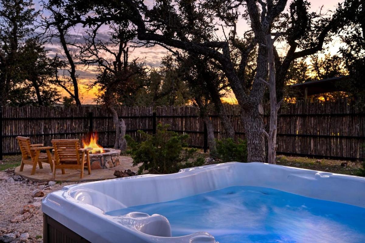 Rockin' R - Rustic Star Cabin Fredericksburg Exterior photo